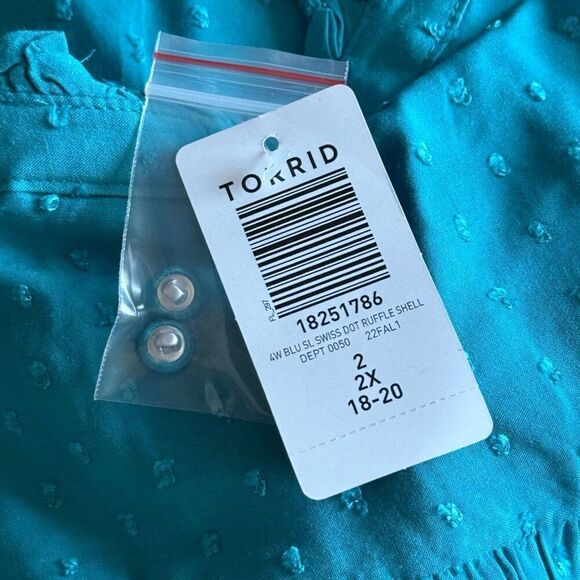 NWT (2X) Torrid Turquoise Swiss Dot Sleeveless Blouse - Ruffle Neck & Buttons - Picture 3 of 8